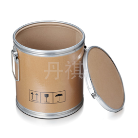 Cubo de cartón de mano